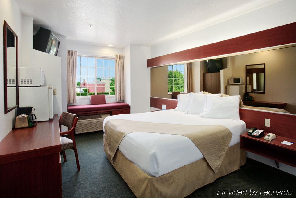 Travelodge By Wyndham Stockton Extérieur photo